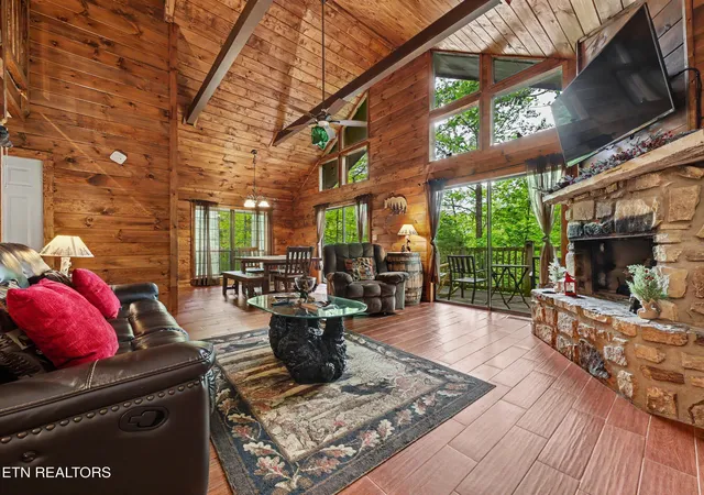 Photo 3 of Single family home for sale at 425 Hemlock Ln, Sevierville, TN 37876 | MLS# 1339249 | Listing updated on 2026-09-30