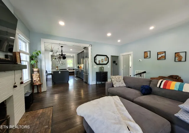 3rd image of 205 Leonard Pl, Knoxville, TN 37917 | MLS# 1339012