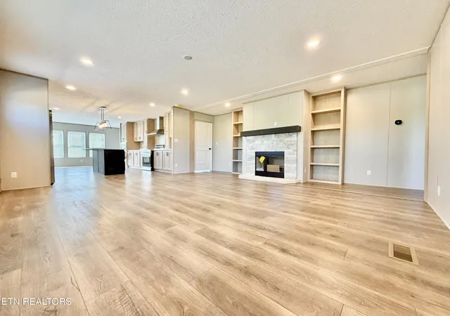 3rd image of 859 Straight Creek Rd, New Tazewell, TN 37825 | MLS# 1339014