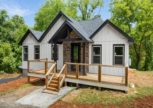 Photo 1 of Single family home for sale at 2222 Bales Rd, Knoxville, TN 37914 | MLS# 1339017 | Listing updated on 2026-05-01