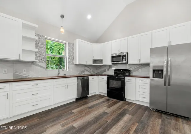 Photo 2 of Single family home for sale at 2222 Bales Rd, Knoxville, TN 37914 | MLS# 1339017 | Listing updated on 2026-05-01