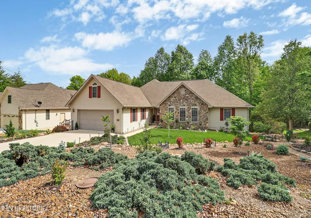 Photo 3 of Single family home for sale at 118 Cathedral Dr, Crossville, TN 38558 | MLS# 1339168 | Listing updated on 2026-09-15