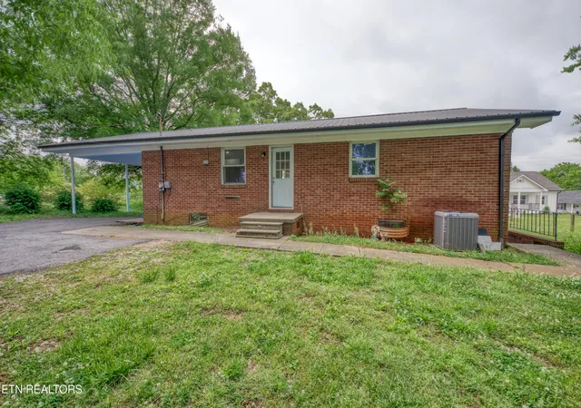 3rd image of 1010 W Morris St, Sweetwater, TN 37874 | MLS# 1339173