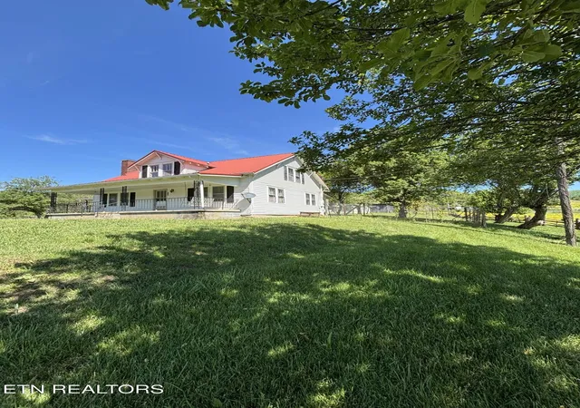 Homes for sale in Speedwell, TN | 516 Thomas Rd, Speedwell, TN 37870 | MLS# 1339211