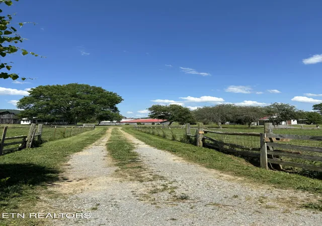Homes for sale in Speedwell, TN | 516 Thomas Rd, Speedwell, TN 37870 | MLS# 1339211