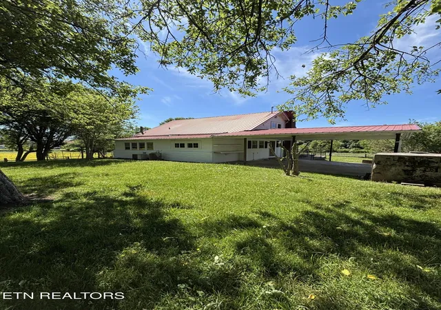Homes for sale in Speedwell, TN | 516 Thomas Rd, Speedwell, TN 37870 | MLS# 1339211