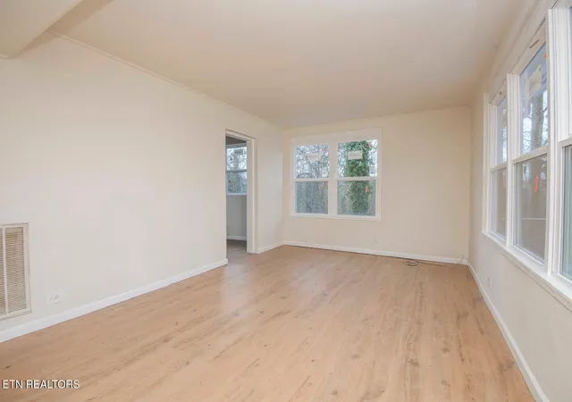 3rd image of 110 Paine Ln, Oak Ridge, TN 37830 | MLS# 1339949