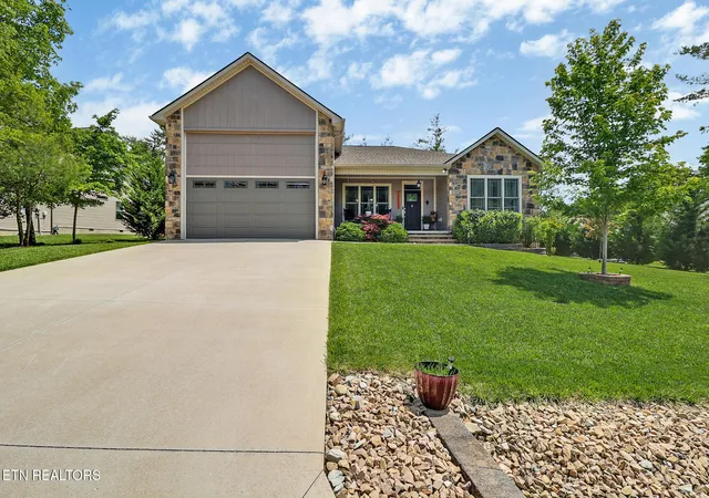 Homes for sale in Crossville, TN | 213 Forest Hill Dr, Crossville, TN 38558 | MLS# 1339710