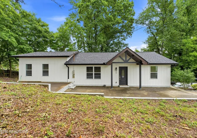 Homes for sale in Knoxville, TN | 3410 Solway Rd, Knoxville, TN 37931 | MLS# 1342464
