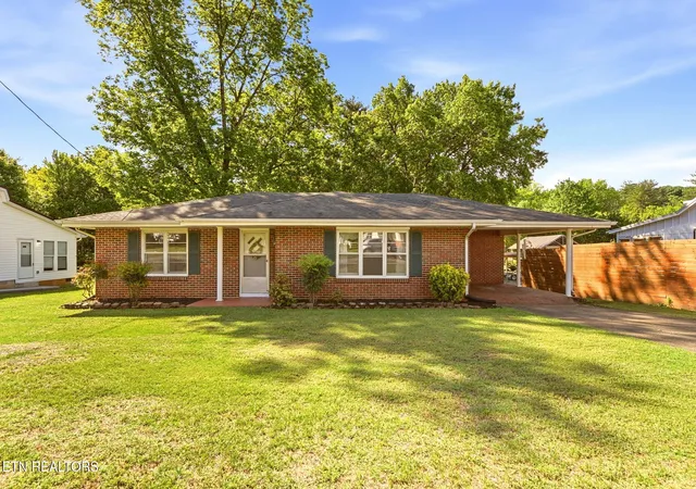 Homes for sale in Niota, TN | 205 W Main St, Niota, TN 37826 | MLS# 1339473