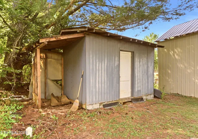 Homes for sale in Niota, TN | 205 W Main St, Niota, TN 37826 | MLS# 1339473
