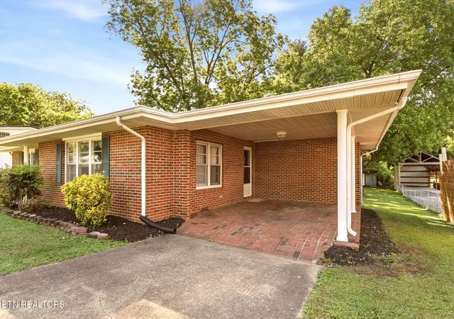Homes for sale in Niota, TN | 205 W Main St, Niota, TN 37826 | MLS# 1339473