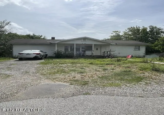Homes for sale in Harriman, TN | 200 Mccarroll Ave, Harriman, TN 37748 | MLS# 1340145