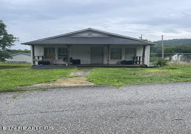 Homes for sale in Harriman, TN | 123 Redwood Dr, Harriman, TN 37748 | MLS# 1340152