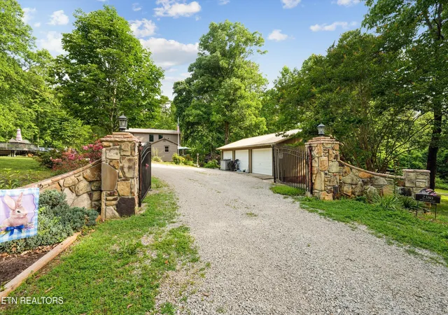 Homes for sale in Greenback, TN | 2380 Mckelvey Rd, Greenback, TN 37742 | MLS# 1339568