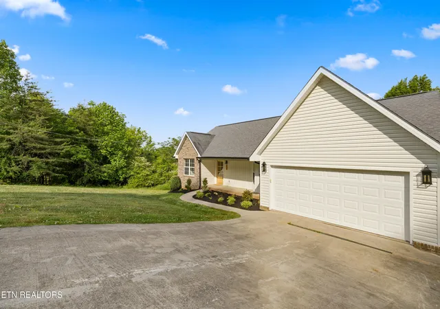 3rd image of 108 Breezewood Cir, Clinton, TN 37716 | MLS# 1339881