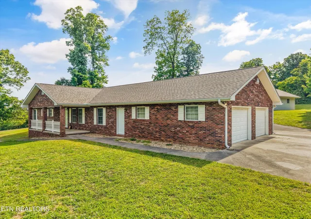 Photo 1 of Single family home for sale at 1210 Pellissippi Pkwy, Knoxville, TN 37932 | MLS# 1340077 | Listing updated on 2026-09-09