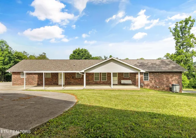 Photo 3 of Single family home for sale at 1210 Pellissippi Pkwy, Knoxville, TN 37932 | MLS# 1340077 | Listing updated on 2026-09-09