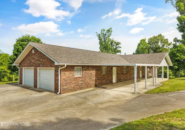 Photo 4 of Single family home for sale at 1210 Pellissippi Pkwy, Knoxville, TN 37932 | MLS# 1340077 | Listing updated on 2026-09-09