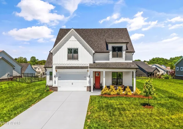 Homes for sale in Lenoir City, TN | 234 Clover Cir, Lenoir City, TN 37772 | MLS# 1340219