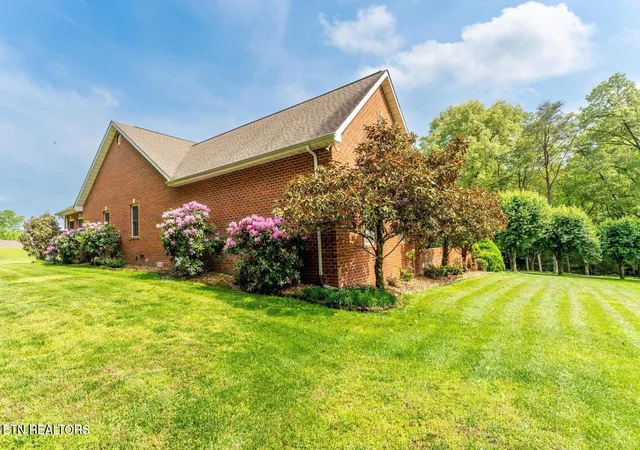 Photo 2 of Single family home for sale at 320 Iron Wood Cir, Crossville, TN 38571 | MLS# 1339936 | Listing updated on 2026-09-21