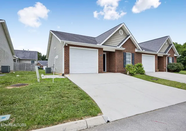 3rd image of 5141 Spring Petal Wy, Knoxville, TN 37912
