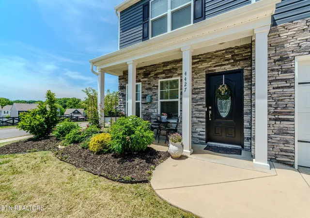 Homes for sale in Knoxville, TN | 4427 Judith Fox Ln, Knoxville, TN 37938 | MLS# 1339774