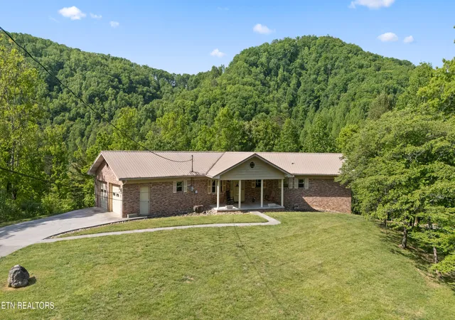 Photo 2 of Single family home for sale at 1181 Pine Mountain Rd, Sevierville, TN 37862 | MLS# 1339795 | Listing updated on 2026-09-23