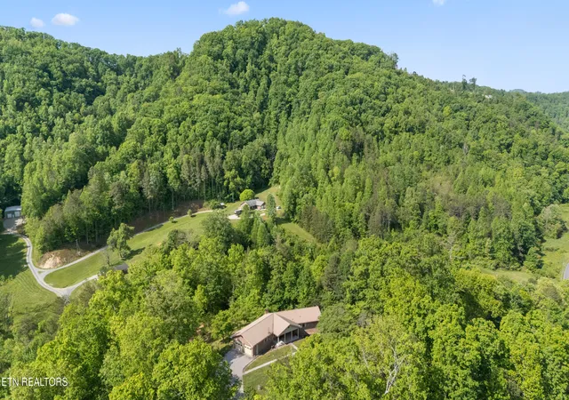 Photo 3 of Single family home for sale at 1181 Pine Mountain Rd, Sevierville, TN 37862 | MLS# 1339795 | Listing updated on 2026-09-23
