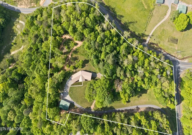 Photo 4 of Single family home for sale at 1181 Pine Mountain Rd, Sevierville, TN 37862 | MLS# 1339795 | Listing updated on 2026-09-23
