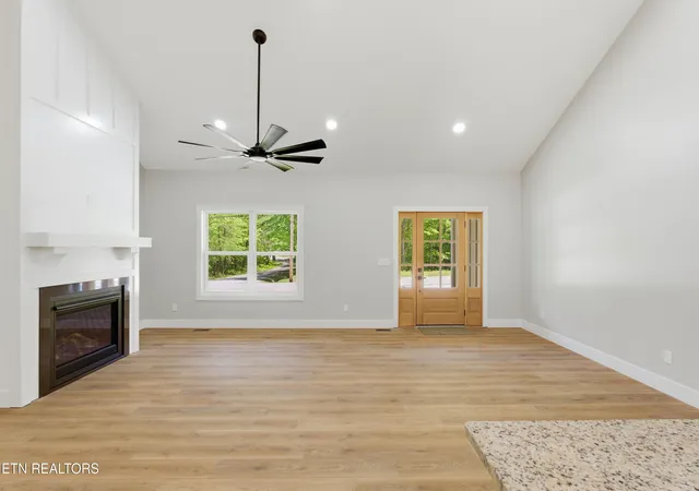 Photo 3 of Single family home for sale at 162 Hawes Cir, Crossville, TN 38558 | MLS# 1340319 | Listing updated on 2026-09-12