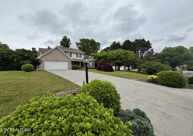 Homes for sale in Knoxville, TN | 7209 Dunsten Dr, Knoxville, TN 37931 | MLS# 1340053