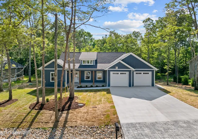 Photo 2 of Single family home for sale at 142 Hawes Cir, Crossville, TN 38558 | MLS# 1341875 | Listing updated on 2026-09-12