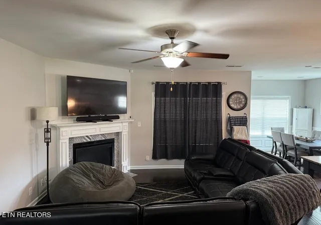 Photo 3 of Single family home for sale at 811 Yosemite Dr, Lenoir City, TN 37771 | MLS# 1339902 | Listing updated on 2026-05-12