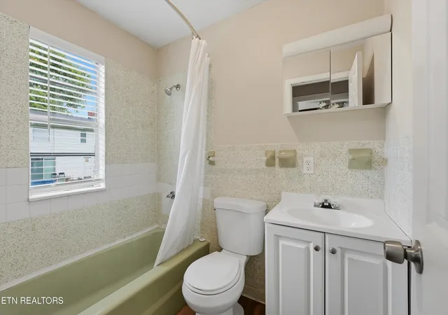 2nd image of 121 Tacoma Rd, Oak Ridge, TN 37830