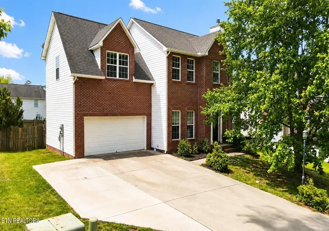 Homes for sale in Knoxville, TN | 2904 Oakleigh Township Dr, Knoxville, TN 37921 | MLS# 1340248