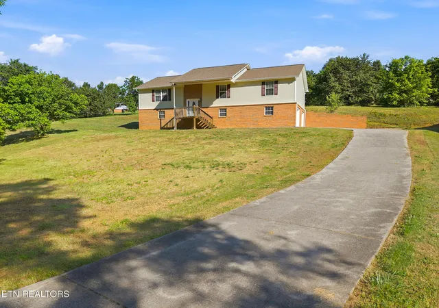 Photo 3 of Single family home for sale at 1690 River Bnd Rd, Sevierville, TN 37876 | MLS# 1340580 | Listing updated on 2026-07-29
