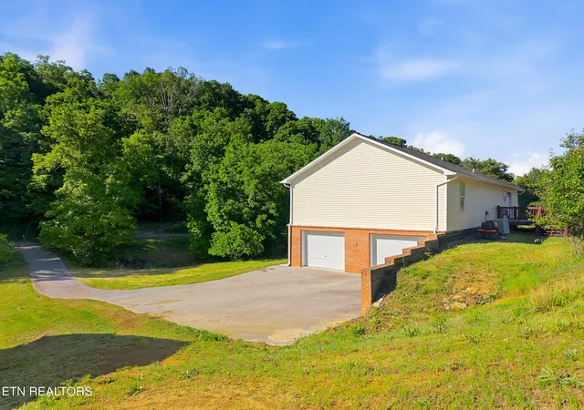 Photo 3 of Single family home for sale at 1690 River Bnd Rd, Sevierville, TN 37876 | MLS# 1340580 | Listing updated on 2026-07-29
