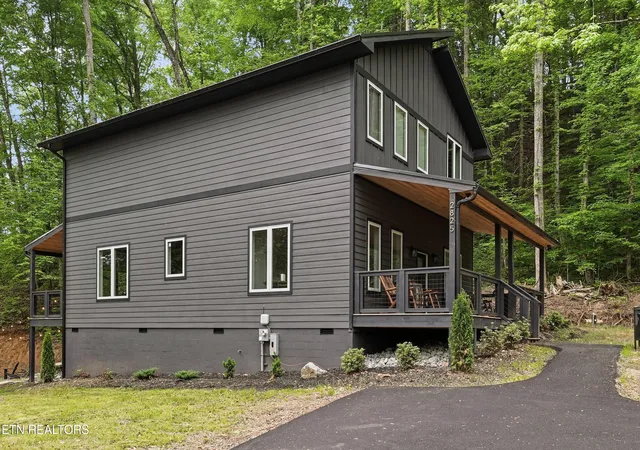 Photo 3 of Single family home for sale at 2825 Whisper Crk Ln, Sevierville, TN 37862 | MLS# 1340307 | Listing updated on 2026-09-04