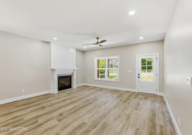 Photo 3 of Single family home for sale at 172 Hawes Cir, Crossville, TN 38558 | MLS# 1340322 | Listing updated on 2026-09-13