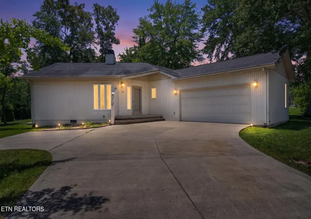 Photo 2 of Single family home for sale at 19 Thames Ct, Crossville, TN 38558 | MLS# 1341822 | Listing updated on 2026-09-11
