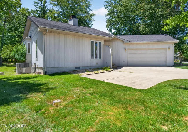 Photo 3 of Single family home for sale at 19 Thames Ct, Crossville, TN 38558 | MLS# 1341822 | Listing updated on 2026-09-11