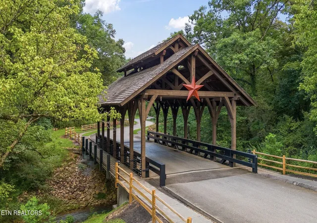 Photo 3 of Sale Pending at 2215 Covered Brg Blvd, Knoxville, TN 37932 | MLS# 1341186 | Listing updated on 2026-09-04