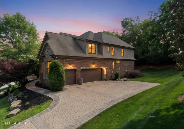 Photo 3 of Sale Pending at 2215 Covered Brg Blvd, Knoxville, TN 37932 | MLS# 1341186 | Listing updated on 2026-09-04