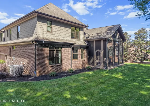 Photo 4 of Sale Pending at 2215 Covered Brg Blvd, Knoxville, TN 37932 | MLS# 1341186 | Listing updated on 2026-09-04