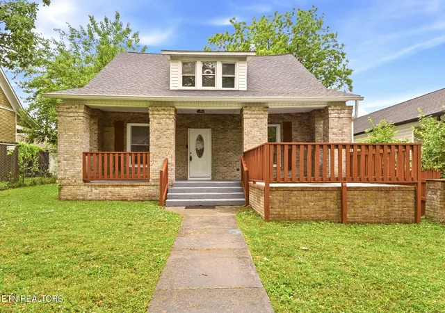 Photo 1 of Single family home for sale at 2820 E 5th Avenue, Knoxville, TN 37914 | MLS# 1340231 | Listing updated on 2026-08-03