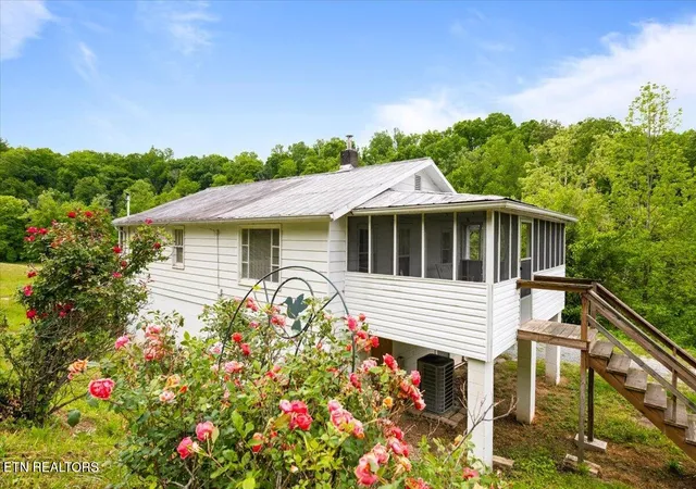 Homes for sale in Rocky Top, TN | 743 Lovely Bluff Rd, Rocky Top, TN 37769 | MLS# 1340240