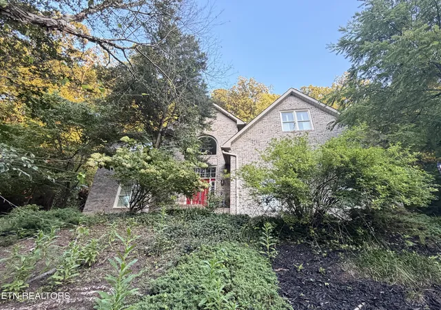 Photo 2 of Single family home for sale at 136 Baypath Dr, Oak Ridge, TN 37830 | MLS# 1341020 | Listing updated on 2026-08-26