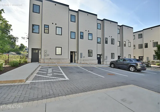 Photo 1 of Single family home for sale at 374 Mccormick St, Knoxville, TN 37920 | MLS# 1340302 | Listing updated on 2026-05-11