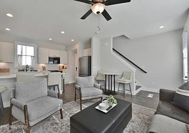 Photo 4 of Single family home for sale at 374 Mccormick St, Knoxville, TN 37920 | MLS# 1340302 | Listing updated on 2026-05-11